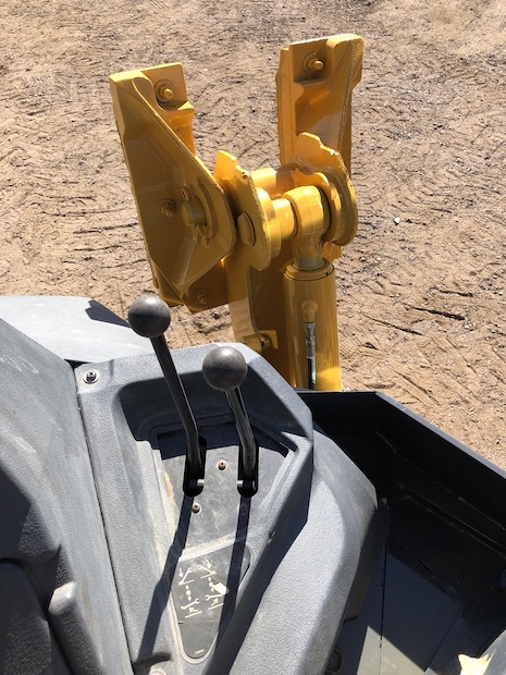 2013 John Deere 310K EP with Extend-a-hoe. Support leg levers