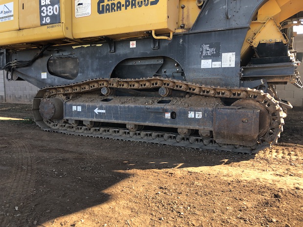 2006 Komatsu BR380JG. Track Mounted Jaw Crusher. Side view of tracks and under carriage.