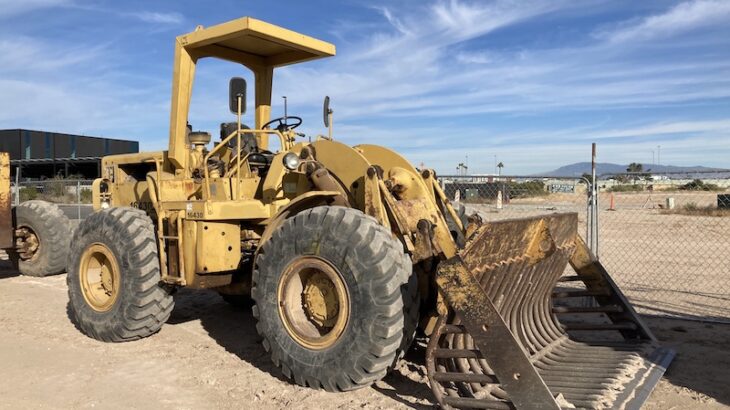 1974 CAT 950A Wheel Loader. Front right view.