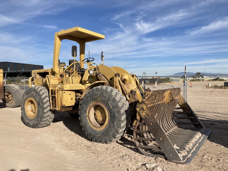 1974 CAT 950A Wheel Loader. Front right view.