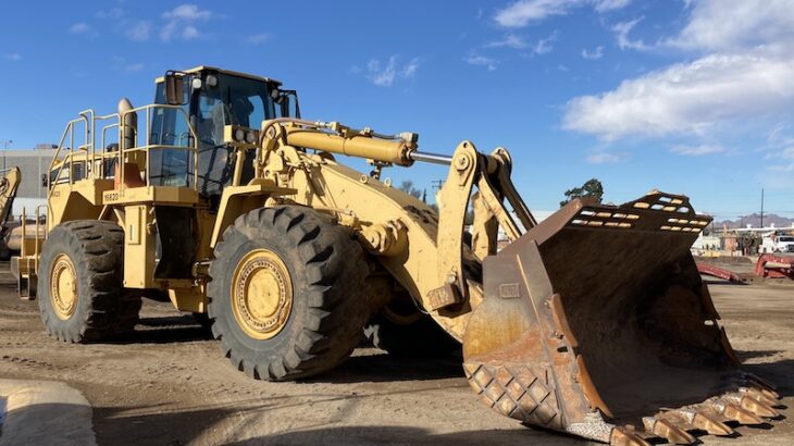 2000 988G Wheel Loader. Front right view.