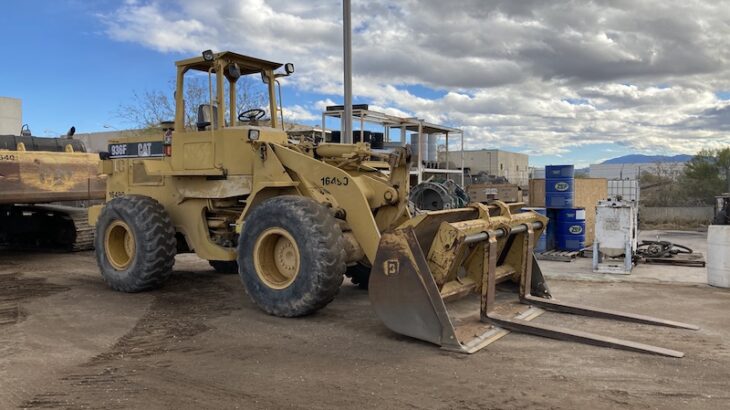 1993 Cat 936F front right view.