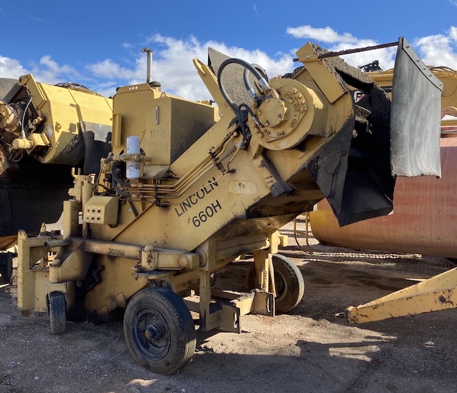 1996 Lincoln 660H Windrow Elevator.