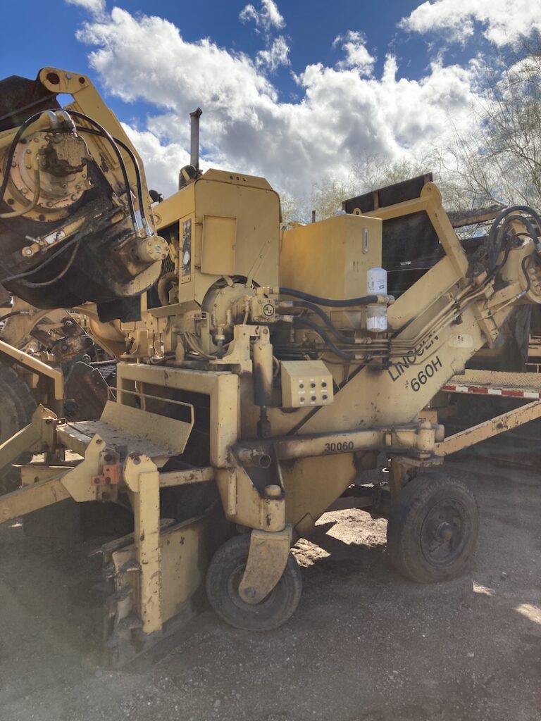 1996 Lincoln 660H Windrow Elevator.